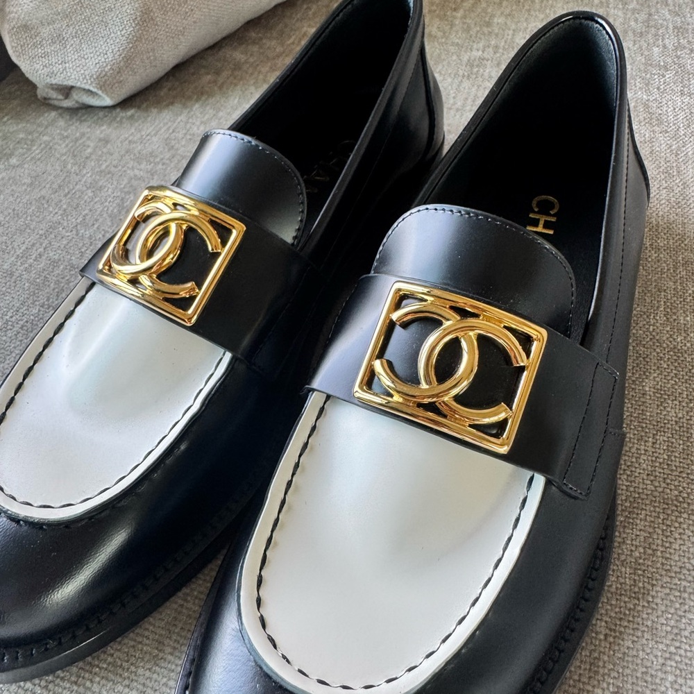 CHANEL Loafers *BRAND NEW* size 39 - Picture 3 of 6